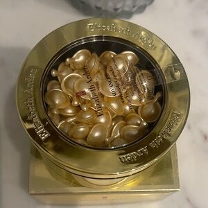 Elizabeth Arden advanced Radiant Gold Skincare Capsules,60 capsules